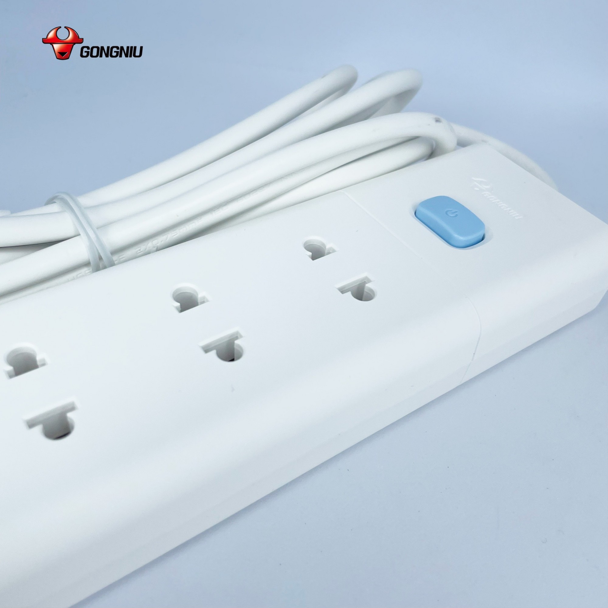 Ổ Cắm Điện Gongniu Đa Năng 4 Ổ 1 Công Tắc 2500W – V1040