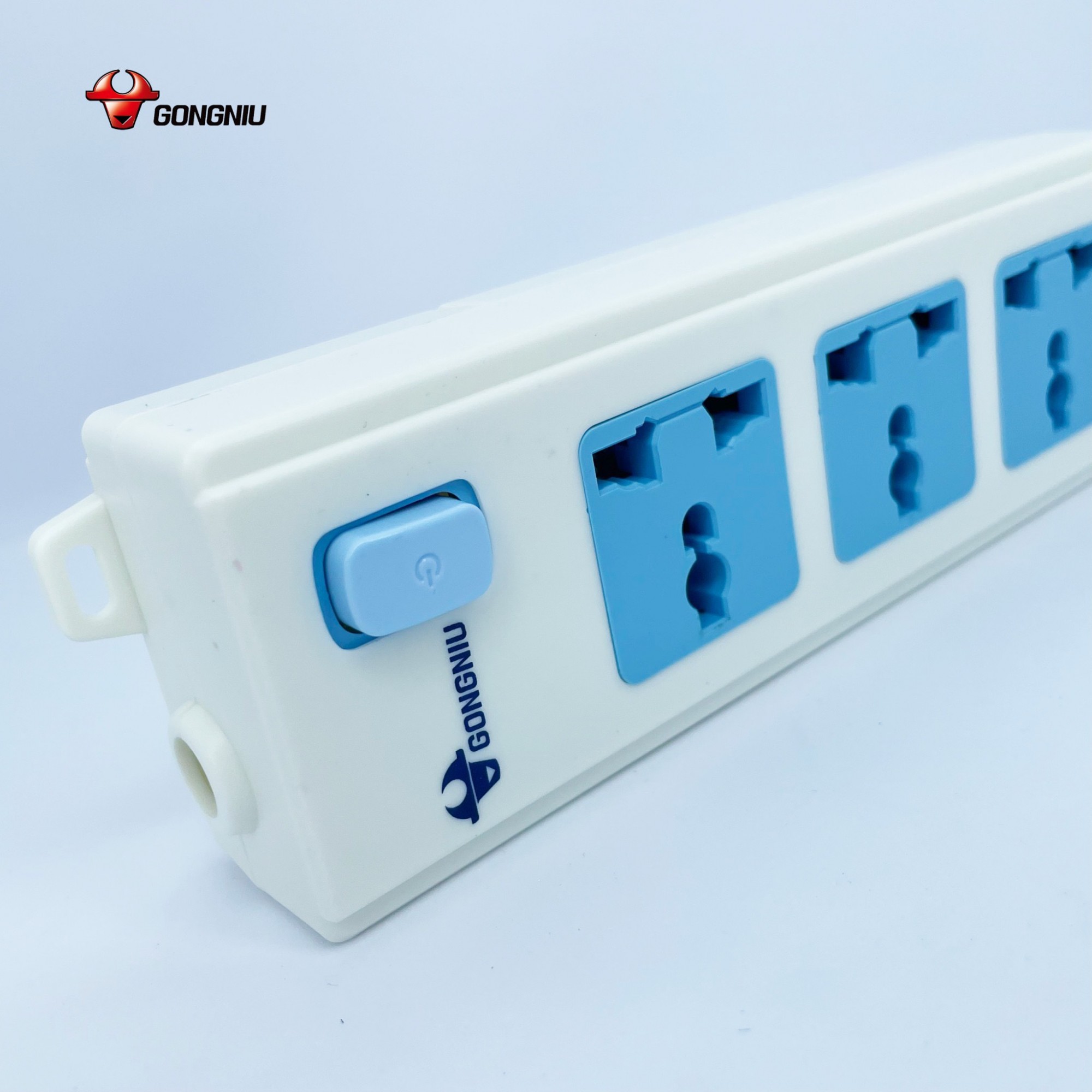 Ổ Cắm Gongniu 3 Ổ Đa Năng 1 Công Tắc Không Kèm Dây 2500W – 413K