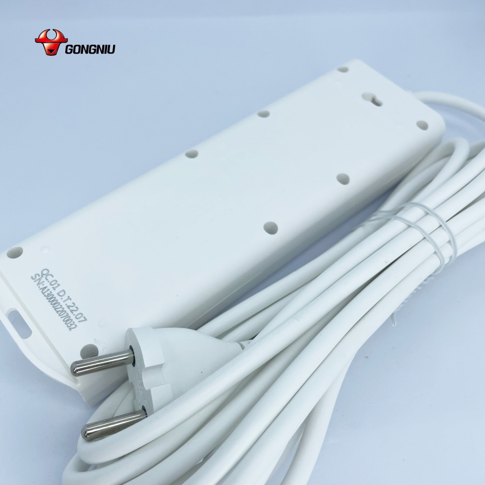 Ổ Cắm Điện Gongniu Đa Năng 4 Ổ 4 Công Tắc 2500W – V3040