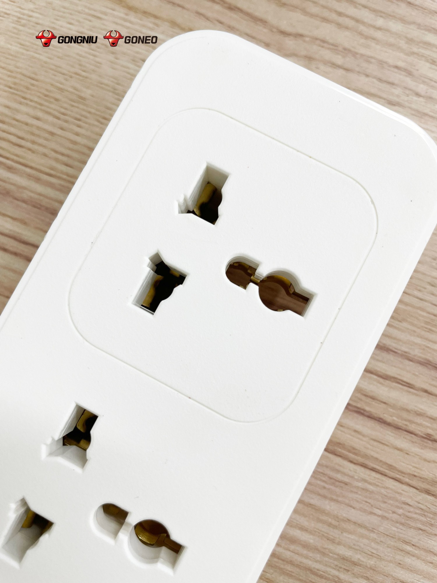 [NỘI SOI] KẾT CẤU Ổ CẮM CHỐNG CHÁY GONGNIU N1040 4
