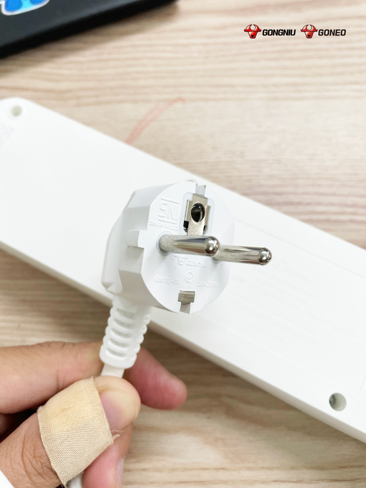 [NỘI SOI] KẾT CẤU Ổ CẮM CHỐNG CHÁY GONGNIU N1040 5