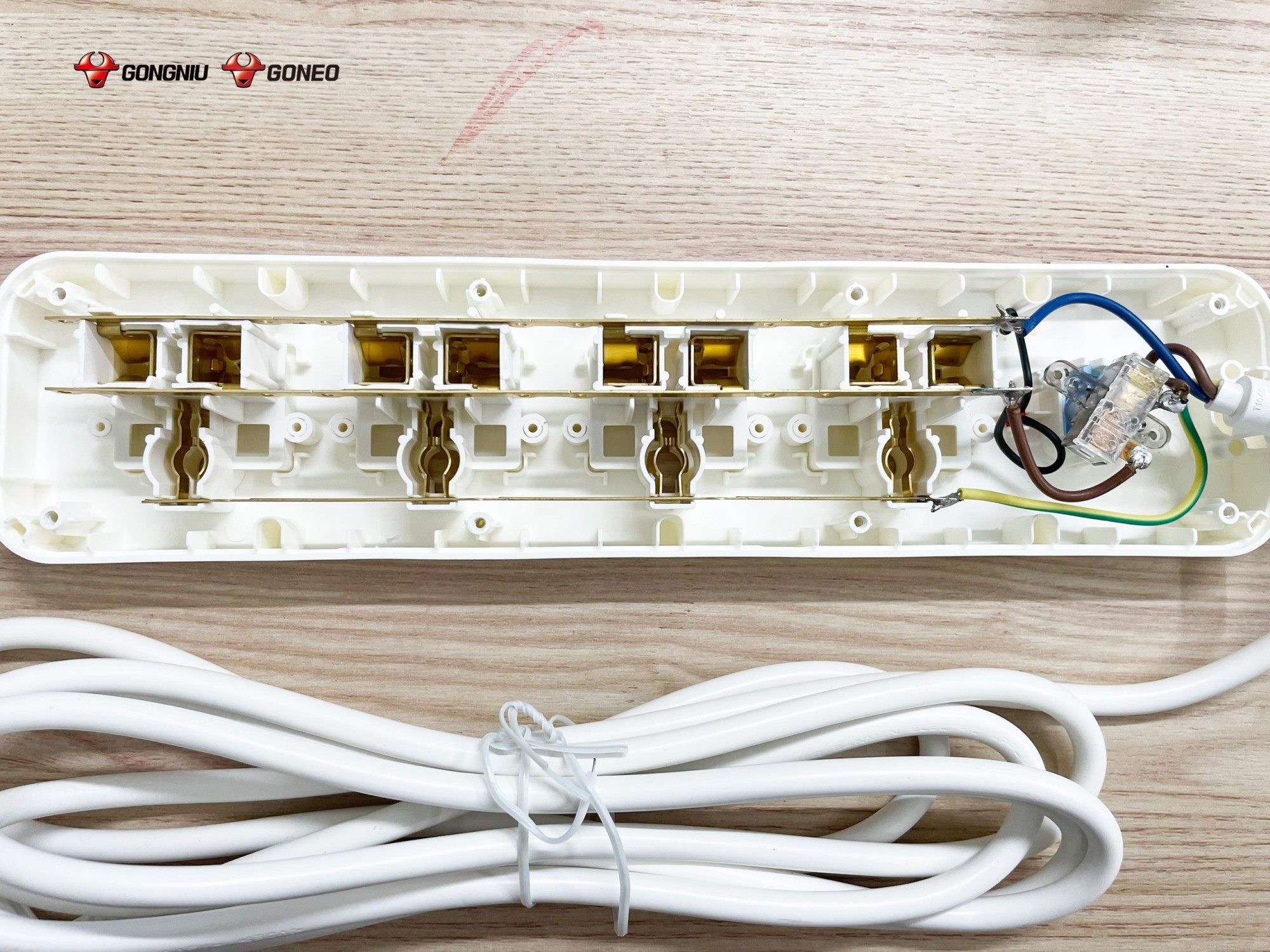 [NỘI SOI] KẾT CẤU Ổ CẮM CHỐNG CHÁY GONGNIU N1040 8