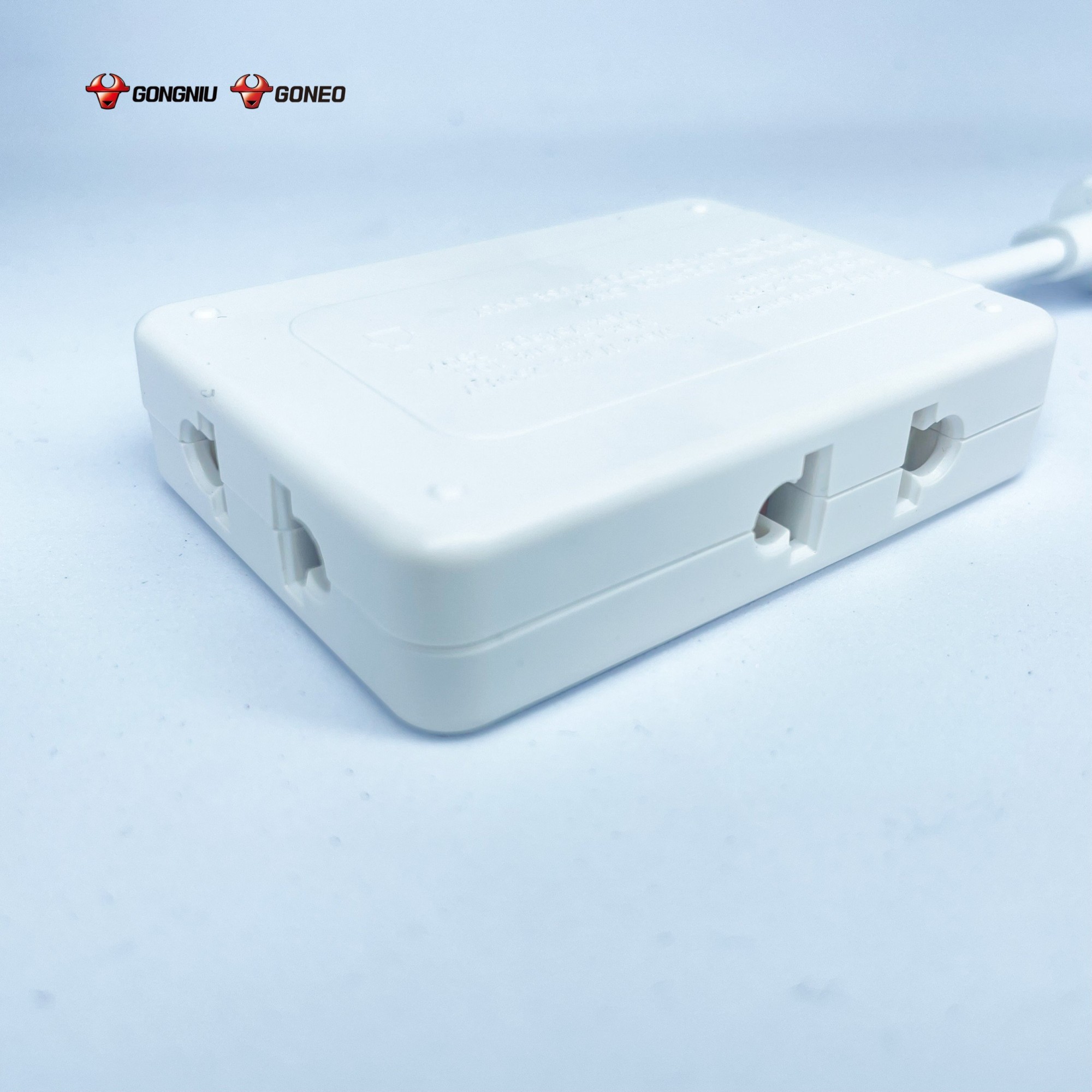 Ổ Chia Điện GONEO Z030R – Chia 3 Đa Năng Siêu Gọn 2500W- Tiện Lợi