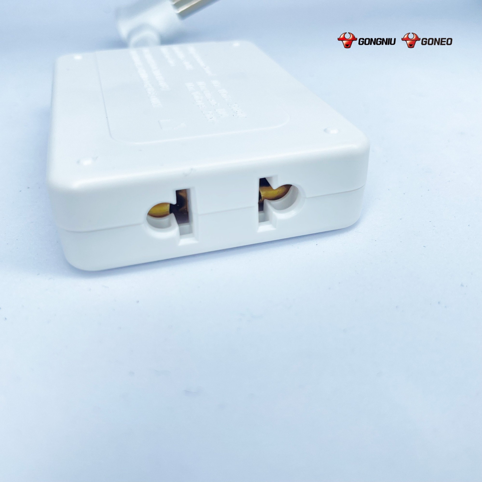 Ổ Chia Điện GONEO Z030R – Chia 3 Đa Năng Siêu Gọn 2500W- Tiện Lợi